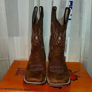 Boots with matching belt